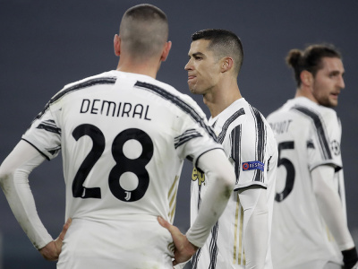 Demiral a Cristiano Ronaldo po vypadnutí z Ligy majstrov