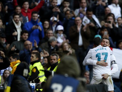 Cristiano Ronaldo a Lucas oslavujú gól Realu