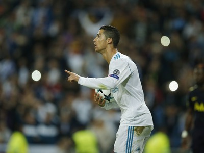 Cristiano Ronaldo oslavuje gól z pokutového kopu
