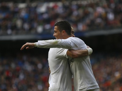 Cristiano Ronaldo a Pepe oslavujú gól Realu