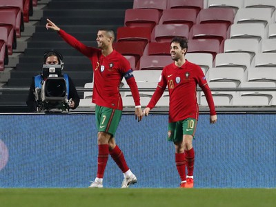 Cristiano Ronaldo oslavuje gól v drese Portugalska