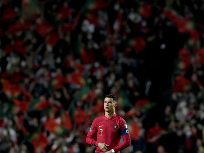 Sklamaný Cristiano Ronaldo po prehre so Srbskom