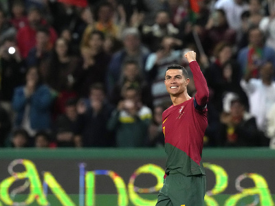 Na snímke útočník Portugalska Cristiano Ronaldo oslavuje svoj gól