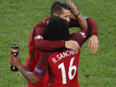 Cristiano Ronaldo a Renato Sanches 
