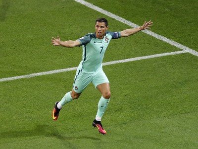 Cristiano Ronaldo otvára skóre