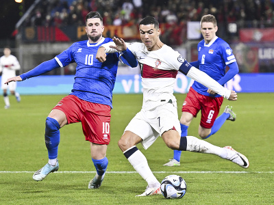 Cristiano Ronaldo a strieľa na bránu Lichtenštajnska