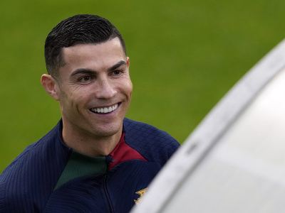 Cristiano Ronaldo počas tréningu portugalskej reprezentácie pred MS v Katare
