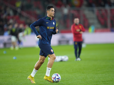 Cristiano Ronaldo bavil divákov v Prahe už počas predzápasovej rozcvičky