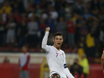 Cristiano Ronaldo a William Carvalho oslavujú gól Portugalska