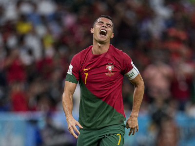 Cristiano Ronaldo reaguje na oznámenie, že gól strelil Bruno Fernandes