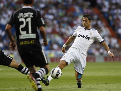 Cristiano Ronaldo pri lopte