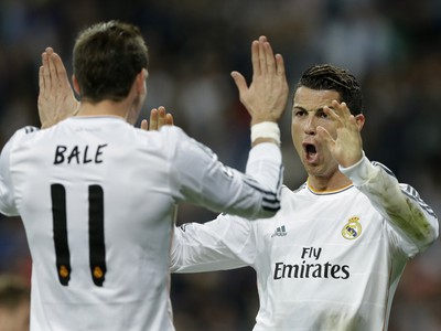 Cristiano Ronaldo a Gareth Bale (11) oslavujú gól Realu