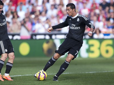 Cristiano Ronaldo strieľa gól do siete Granady
