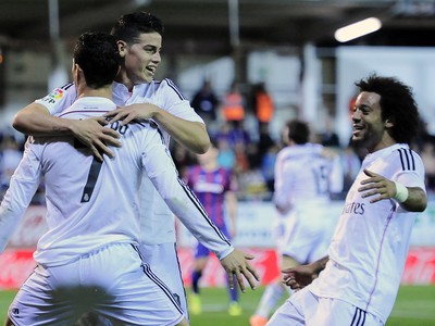 Cristiano Ronaldo, James Rodríguez a Marcelo oslavujú gól Realu