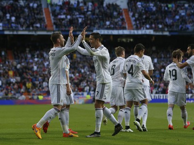 Cristiano Ronaldo a Sergio Ramos oslavujú gól Realu
