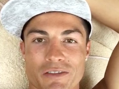 Cristiano Ronaldo na dovolenke nahral odkaz pre svojich fanúšikov