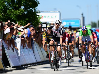 Nemecký cyklista Phil Bauhaus z tímu Sunweb sa stal víťazom 5. etapy Critérium du Dauphiné