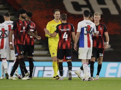 Hráči Bournemouthu oslavujú postup v Ligovom pohári