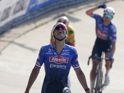 Mathieu van der Poel ovládol 120. ročník slávnych pretekov Paríž - Roubaix