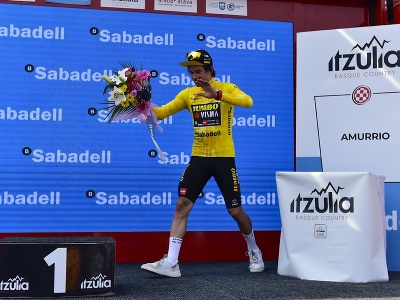 Slovinský cyklista Primož Roglič z tímu Jumbo-Visma si udržal žltý dres vedúceho pretekára v priebežnom poradí po 3. etape 61. ročníka pretekov Okolo Baskicka