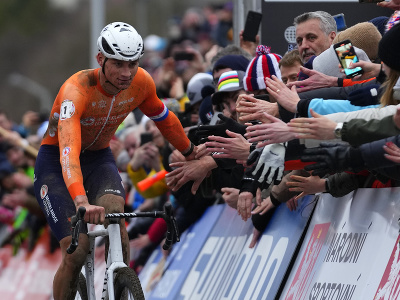 Holanďan Mathieu van der Poel sa stal v Tábore šiestykrát majstrom sveta v cyklokrose 