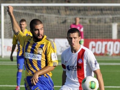 Goran Antunovič z FK DAC 1904 Dunajská Streda a Samuel Štefánik z AS Trenčín