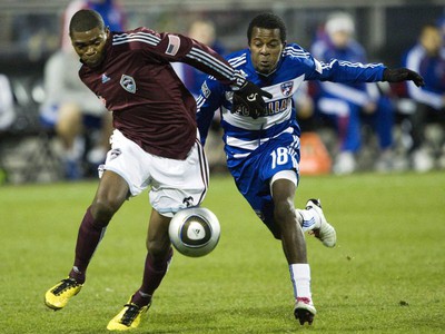 Wallace z Colorada v súboji s Chavezom z Dallasu