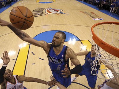 Tyson Chandler blokuje strelecký