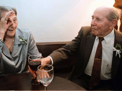 Dana Zátopková a Emil Zátopek v roku 1998