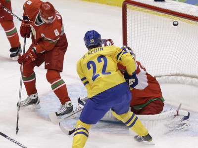 Daniel Sedin dáva gól