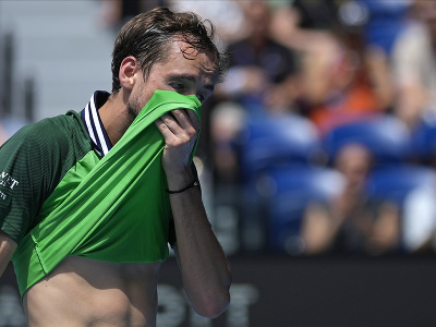 Ruský tenista Daniil Medvedev počas štvrťfinálovej bitky na Australian Open 2024