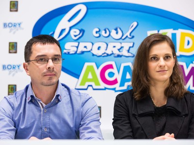Peter Korčok a Danka Barteková pri príležitosti otvorenia športovej akadémie pre deti 