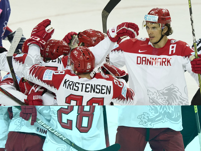 Dánski hokejisti sa tešia po strelení gólu