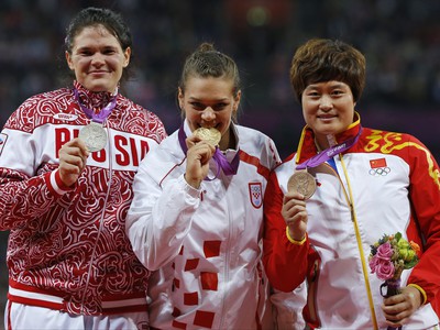 Darja Piščalnikovová. Sandra Perkovičová a Li Jen-feng