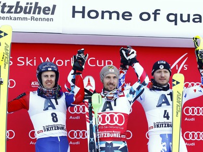 Dave Ryding, Marcel Hirscher a Alexander Chorošilov na stupňoch víťazov
