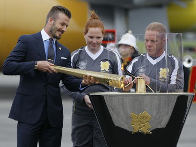 Beckham privítal olympijský oheň na pôde Veľkej Británie
