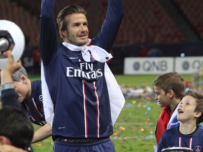 David Beckham s trofejou pre víťaza francúzskej ligy