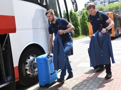Zľava Martin Bakoš a Dávid Bondra počas odchodu na svetový šampionát do Dánsk