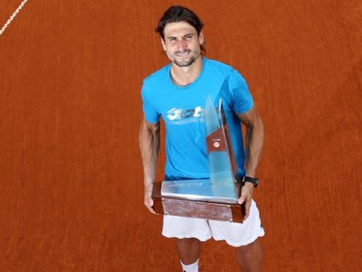 David Ferrer s trofejou