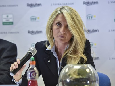 Na snímke zástupkyňa Medzinárodnej tenisovej federácie (IITF) a vrchná rozhodkyňa stretnutia Maria Cristina Barbarano