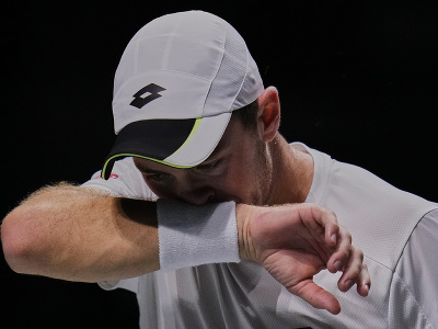 Unavený Dominik Köpfer v zápase Davis Cupu