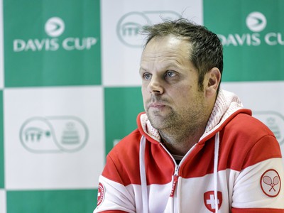 Nehrajúci kapitán švajčiarskej daviscupovej reprezentácie Severin Lüthi