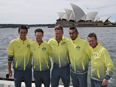 Austrálsky daviscupový tím sprava: kapitán Lleyton Hewitt, Nick Kyrgios, Sam Groth, John Peers a Bernard Tomic 