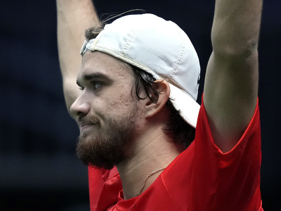 Český tenista Tomáš Macháč sa raduje z víťazstva