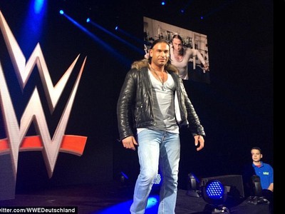 Bývalý futbalový brankár Tim Wiese si vo Frankfurte nad Mohanom odkrútil premiéru na profesionálnom wrestlingovom okruhu WWE