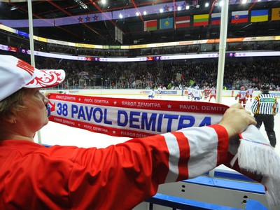 Ruská fanúšička so šálom Pavla Demitru