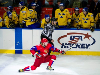 Denis Golubev oslavuje gól