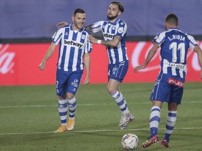 Hráči Deportiva Alavés a ich gólová radosť