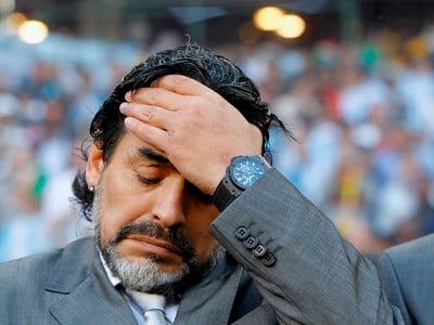 Diego Maradona zronený debaklom