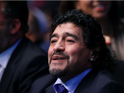 Diego Maradona sleduje Djokovičov